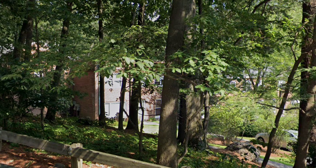 Building Photo - 517 Vfw Pky
