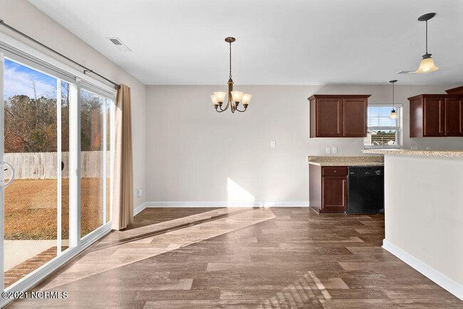 Building Photo - 424 McCall Dr