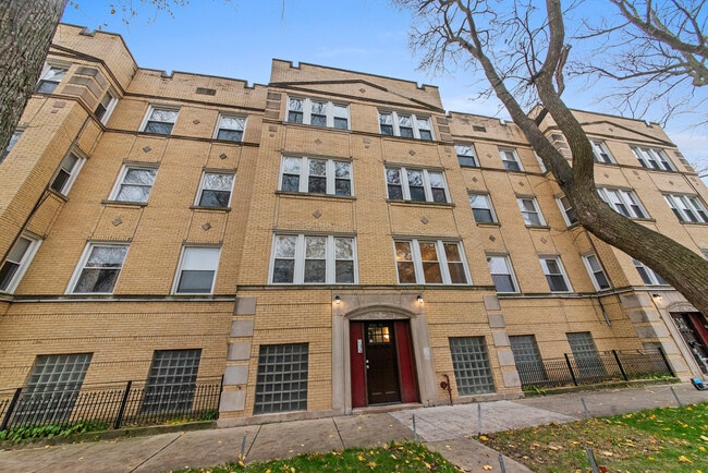 Building Photo - 3753 W Sunnyside Ave