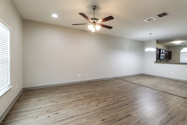 Foto del edificio - 420 Sapphire Ln