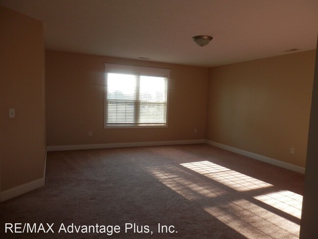 Building Photo - 4 br, 2.5 bath House - 108 Burgundy Court