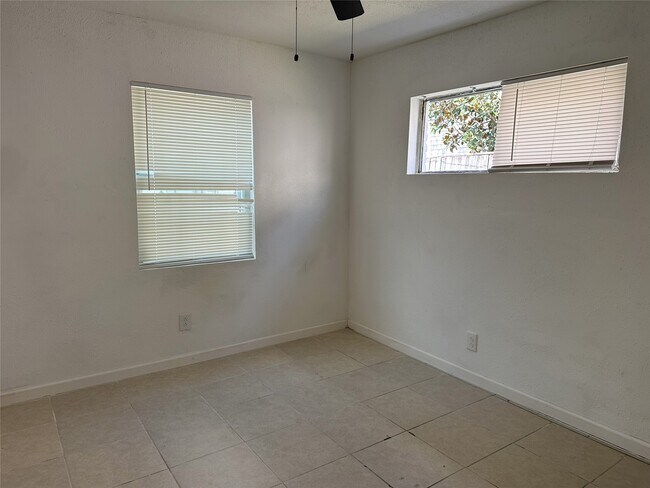 Foto del edificio - 3831 Mt Pleasant St