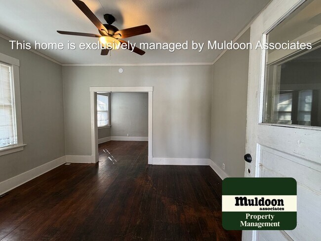 Foto del edificio - Beautiful downtown charmer