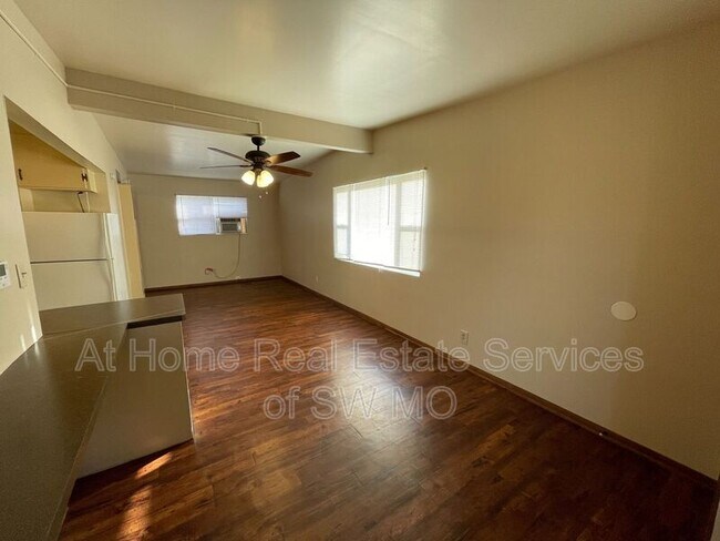 Foto del edificio - 1836 S Sieger Dr