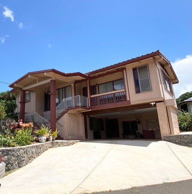 Building Photo - Aiea: 3-bedroom 1-bath w/1 covered parking...