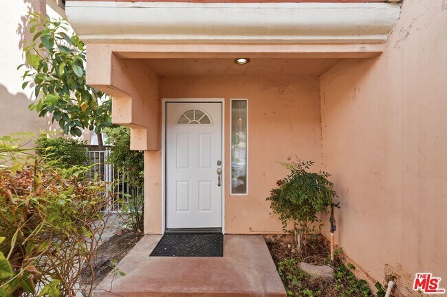 Foto del edificio - 25842 Browning Pl