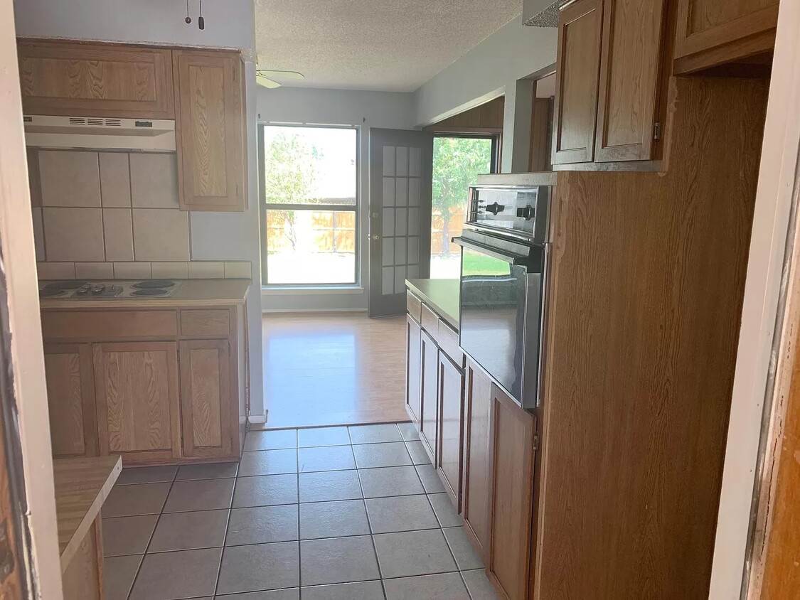 6477 Whitehurst Dr, Watauga, TX 76148 House Rental in Watauga, TX