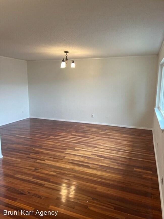 Building Photo - 4 br, 2 bath House - 10420 Hendrix NE