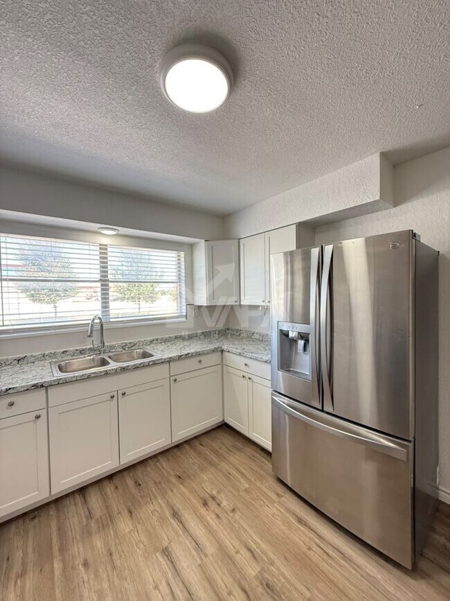 Foto del edificio - 3602 Skylark Ave