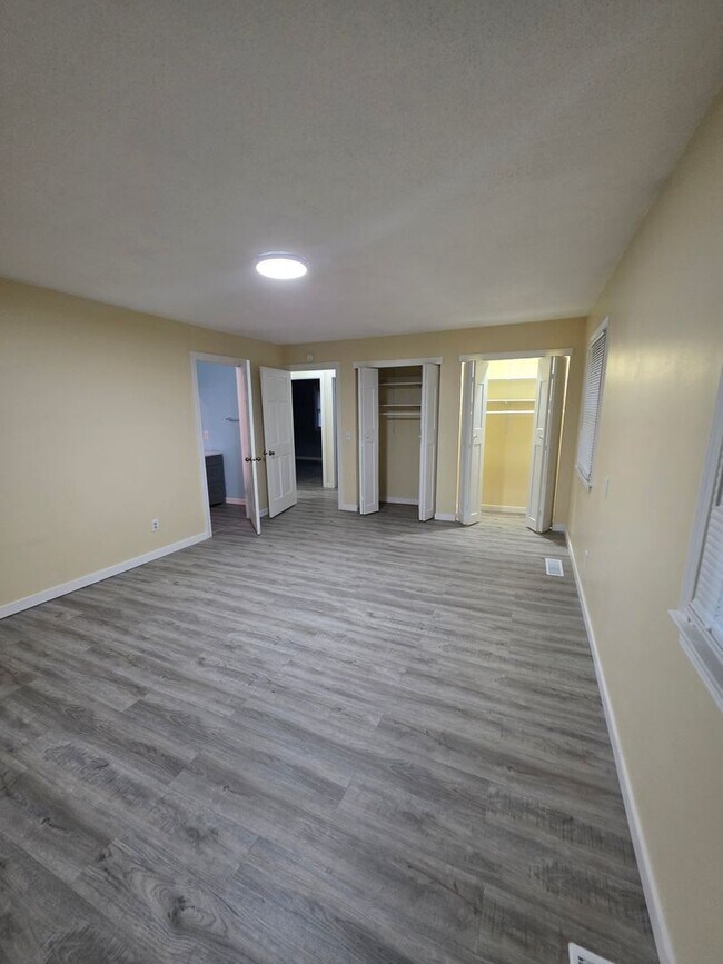 Foto del edificio - **Spacious 3-Bedroom, 2 -Bath Home Available!**