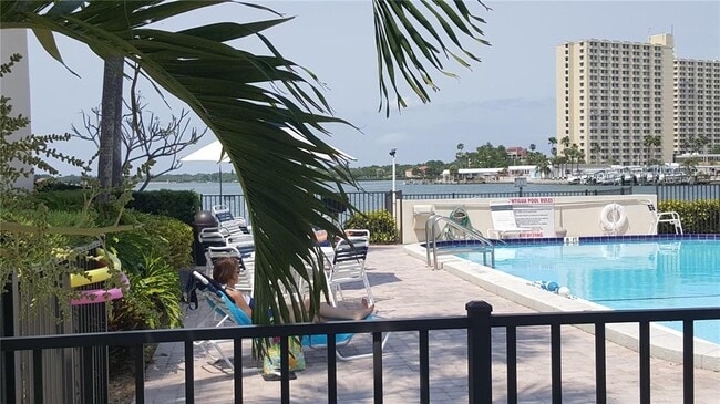 Building Photo - 7425 Bay Island Dr S