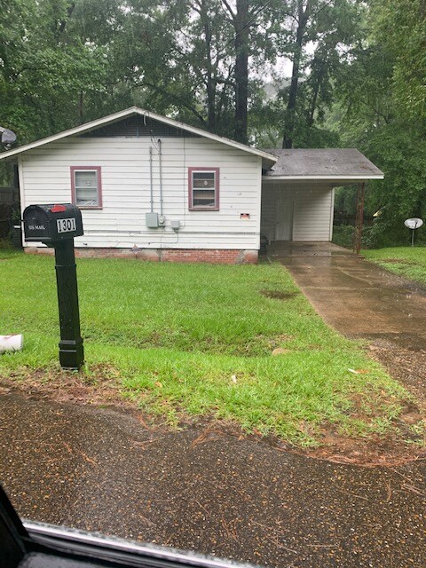 Primary Photo - 1301 Alpine Ave