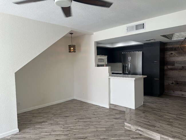 Foto del edificio - 1820 E Morten Ave