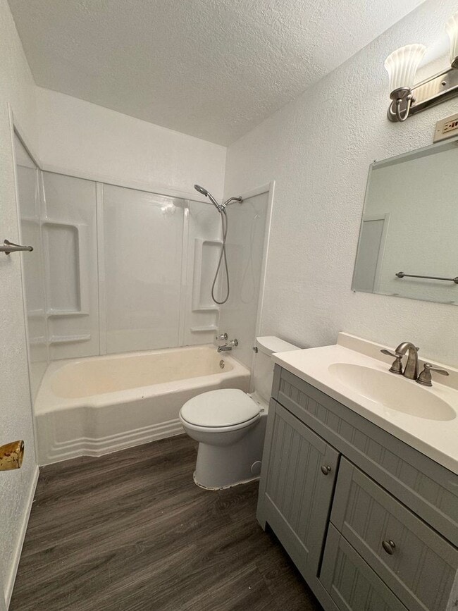 Building Photo - 2 br, 1 bath House - 902 W Summit (817)