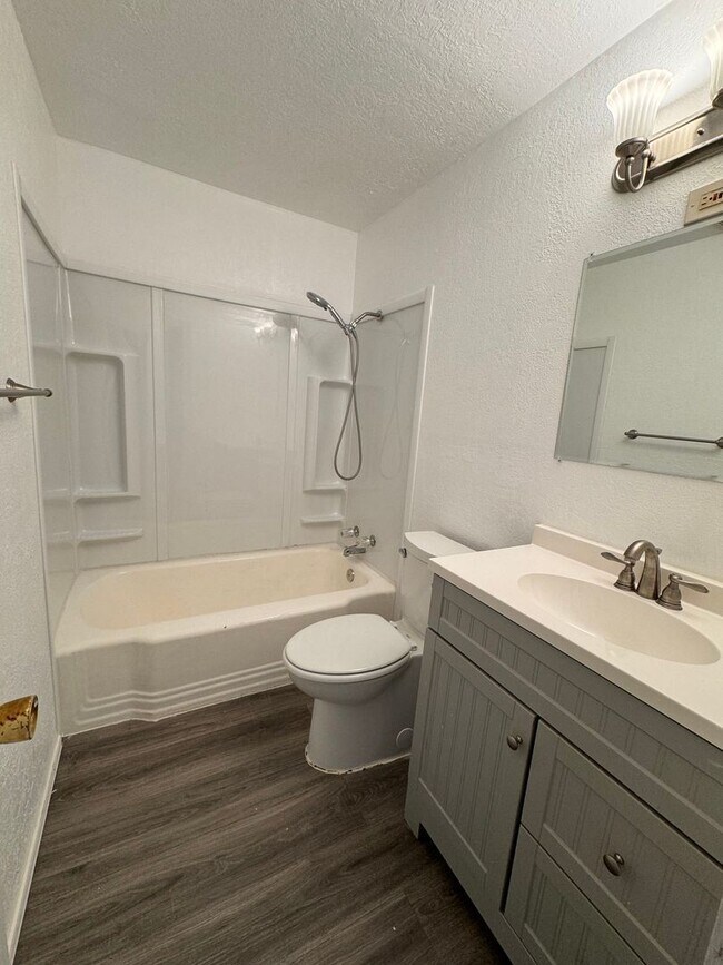 Foto del edificio - 2 br, 1 bath House - 902 W Summit (817)
