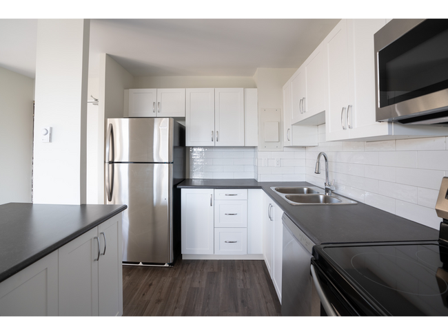 Photo du bâtiment - 700-710 Sir John A. MacDonald Blvd.