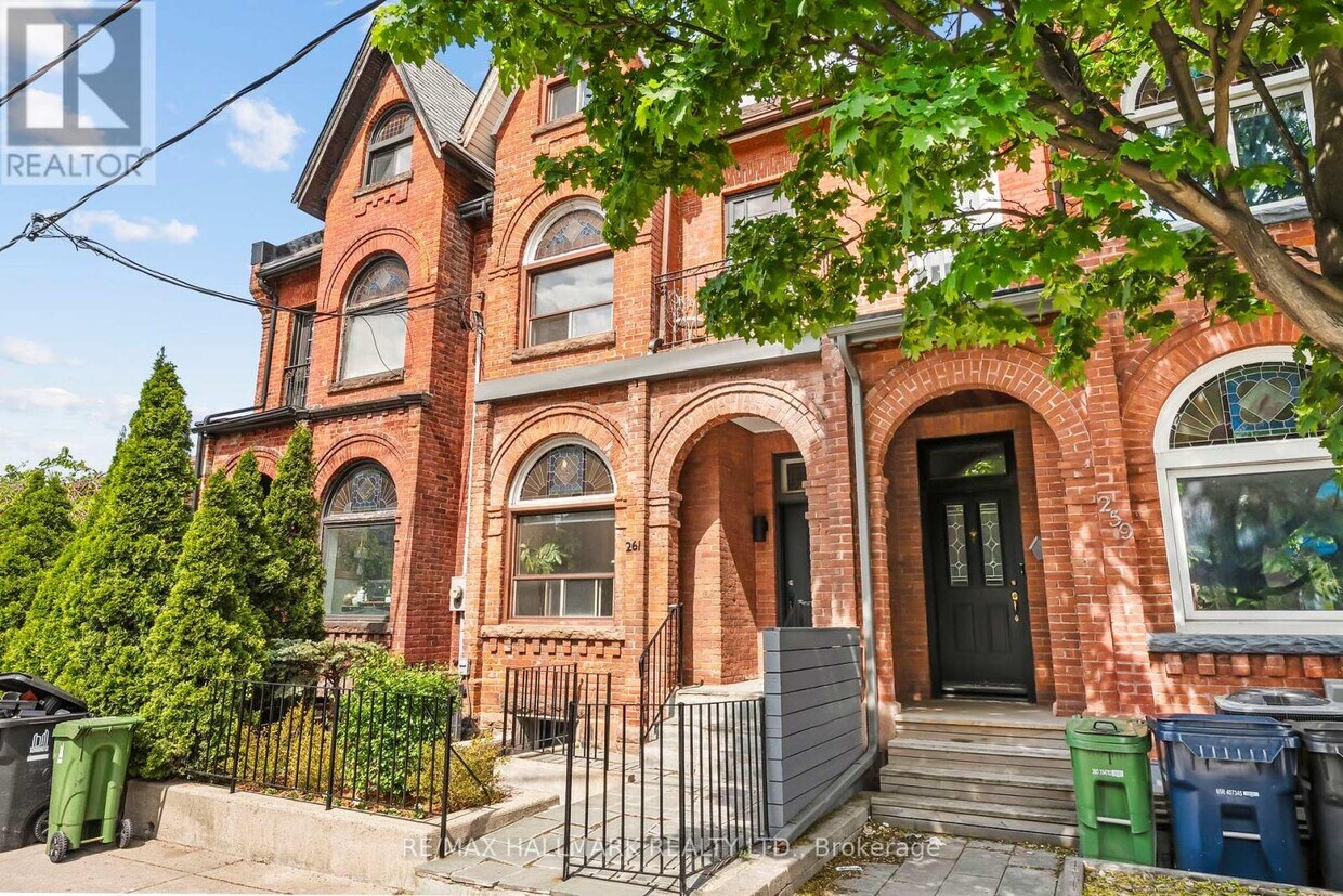 Primary Photo - 261-261 Ossington Ave