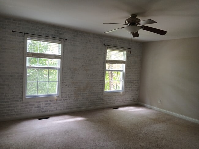 Building Photo - 6 Brookmoore Dr