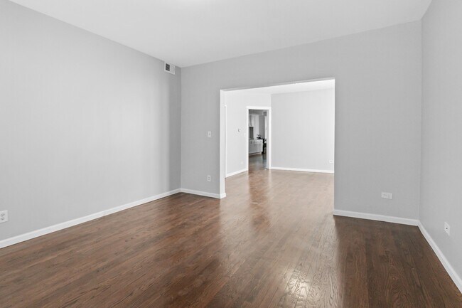 Building Photo - Spacious 3-Bedroom | 1-Bath | Shared Laund...