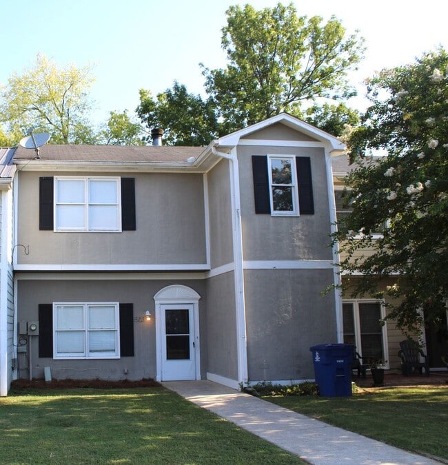 Building Photo - 503 Hillsboro Ln