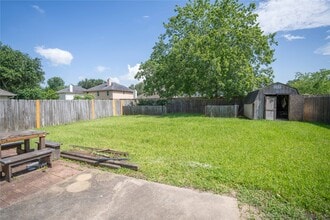 Building Photo - 4027 Almond Lake Dr