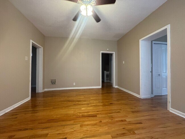 Building Photo - 3926 Botanical Ave
