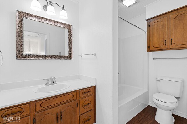 Foto del edificio - Check Out this 2 bed 2 bath!!