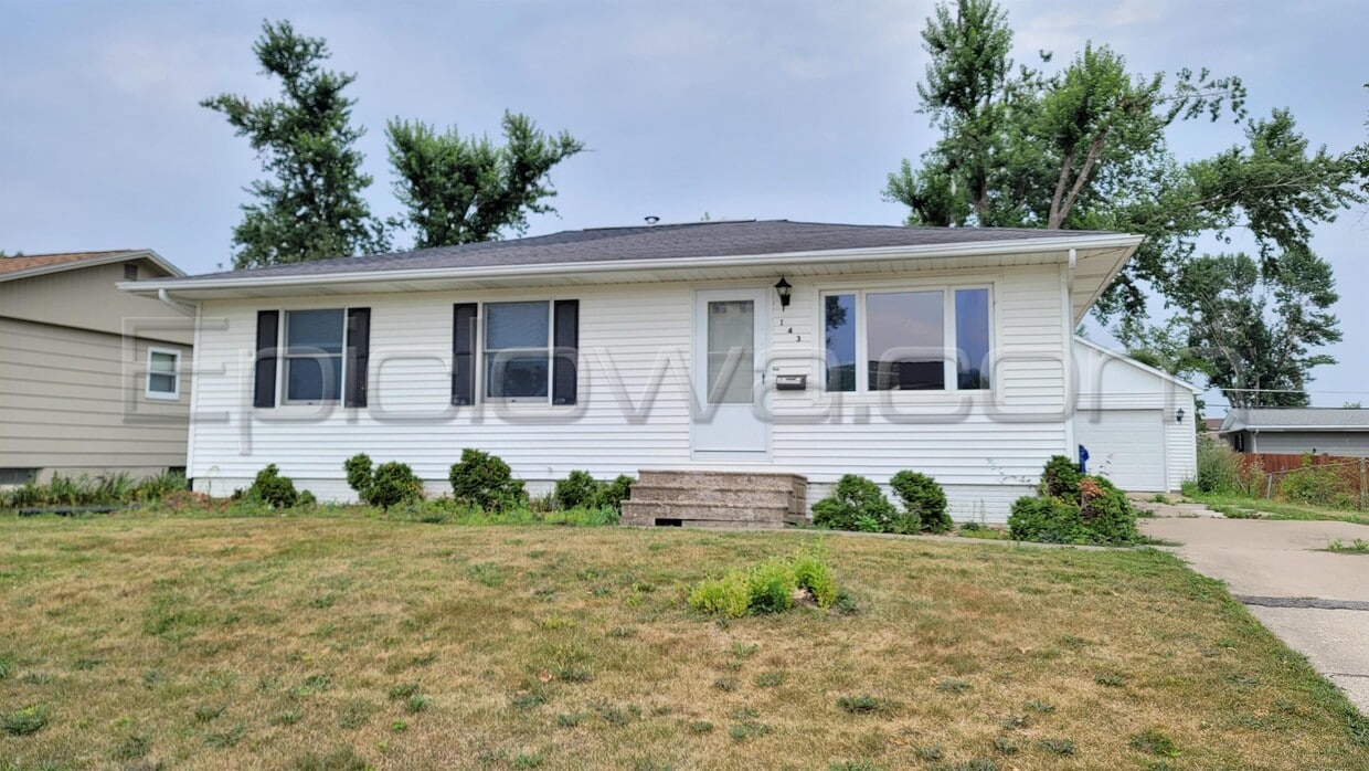 Primary Photo - 143 Crestridge Dr NW