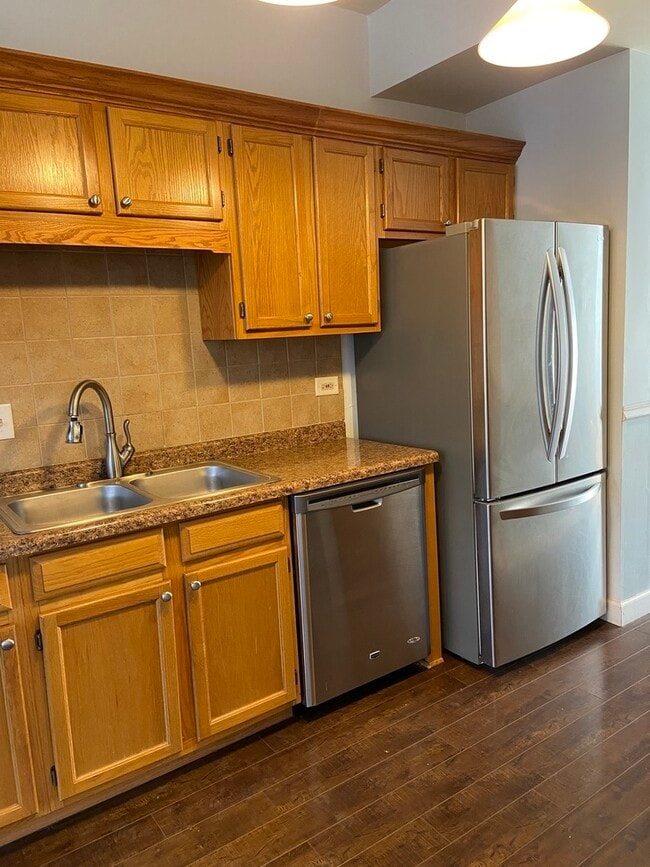 Foto del edificio - 2203 Rossiter Pkwy