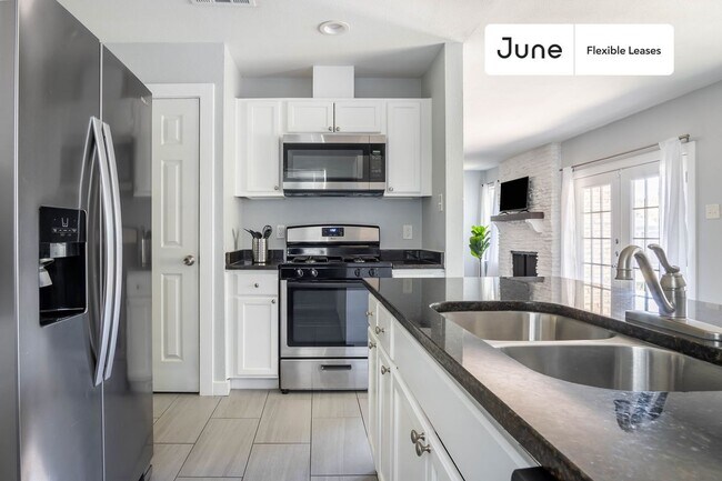Building Photo - 10100 Oak Hollow Circle