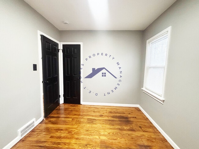 Foto del edificio - 12860 Lenore Ave