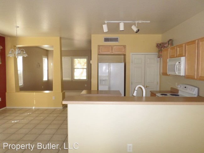 Building Photo - 3 br, 2.5 bath House - 2045 South 87th Place