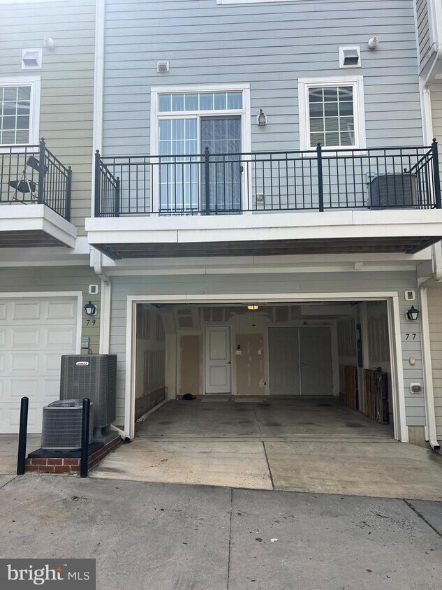 Foto principal - 77 Linden Pl