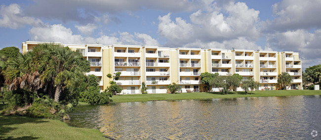 Building Photo - The Beach Club at Fontainebleau Park