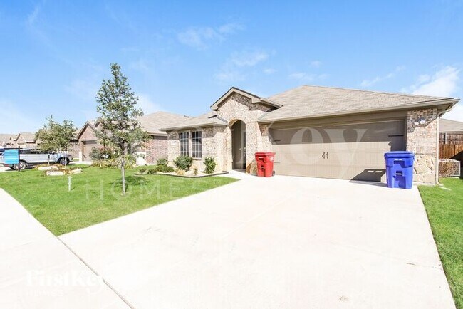 Building Photo - 1000 Basswood Lane