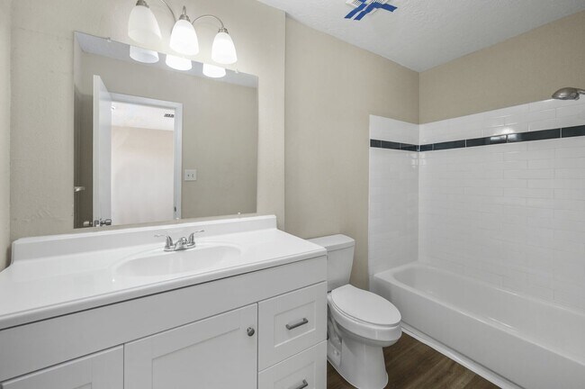 Foto del edificio - 7236 Crownwest St