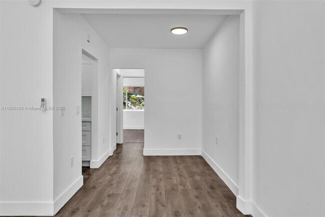 Building Photo - 652 SW 5th St