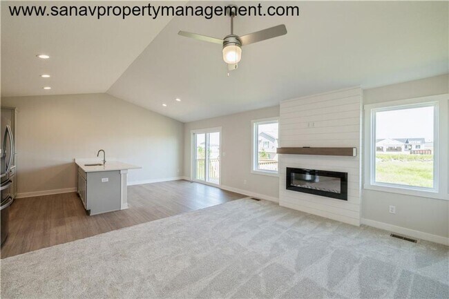 Foto del edificio - Beautiful 3 bedroom in Prime Waukee Location - Close to it ALL