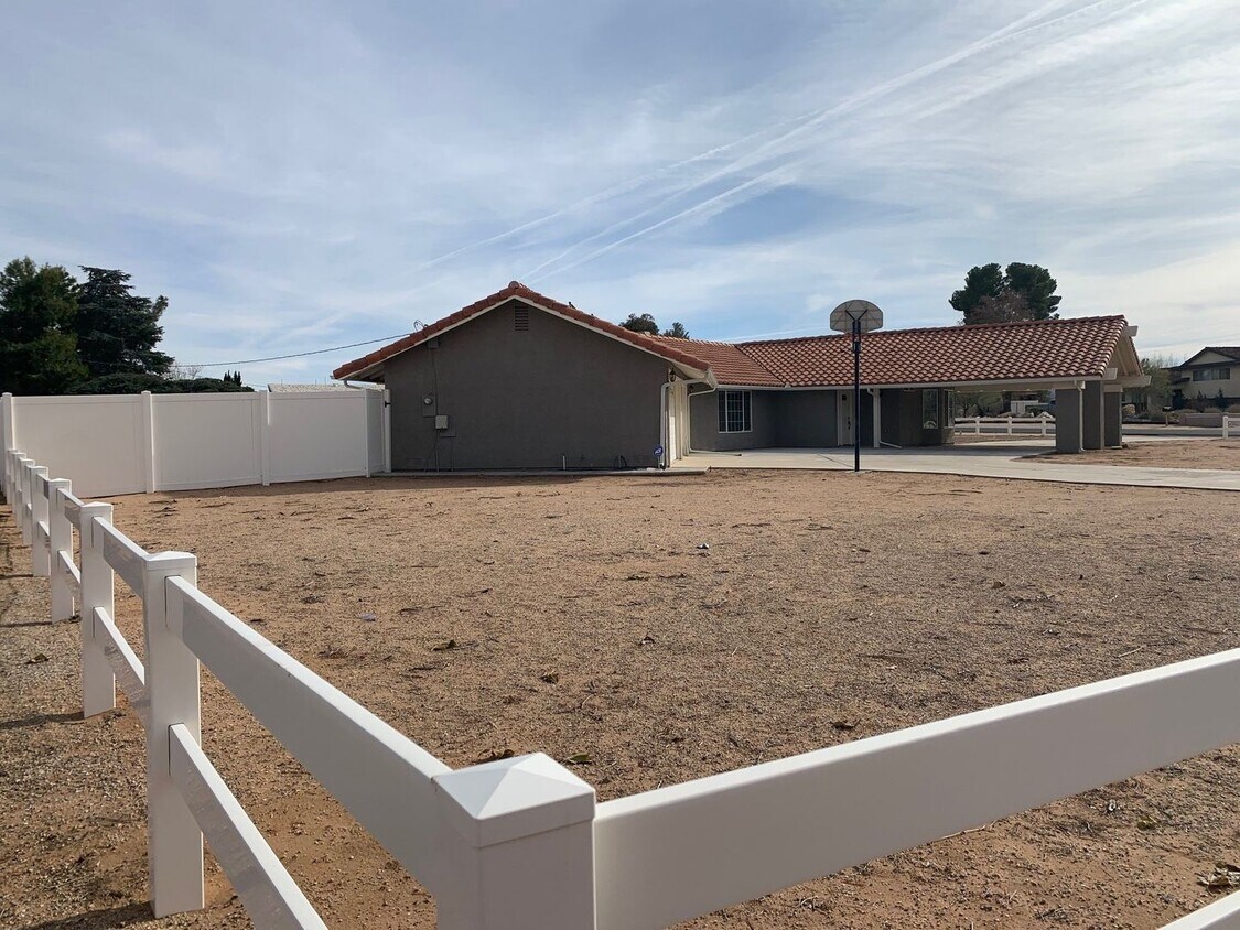 Beautiful Desert Knolls Home Apartments in Apple Valley, CA