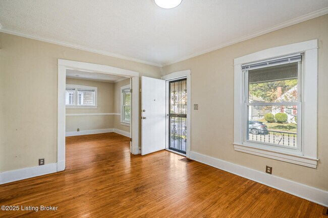 Building Photo - 614 E Brandeis Ave