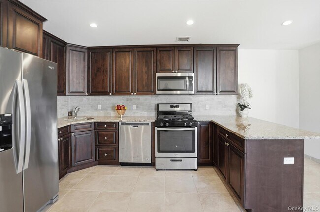 Building Photo - 36 Carney St