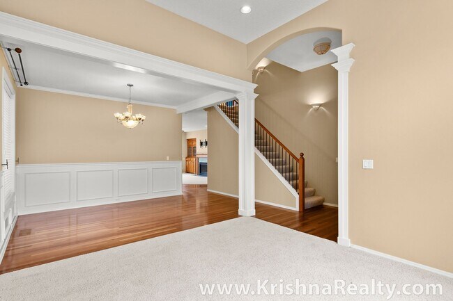 Building Photo - Gorgeous Corner Lot 5 BD* 3 BA* Single Fam...