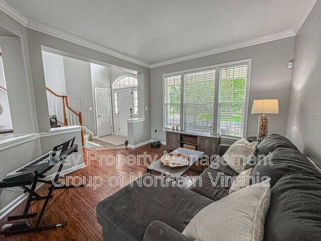 Building Photo - 8930 Kingbird Ct