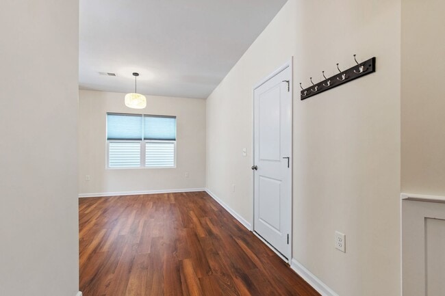 Building Photo - Charming, Well-Maintained Home in Central Morrisville!