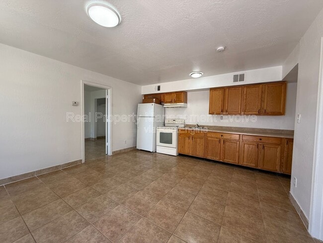 Photo - 3223 W Madison St Apartment