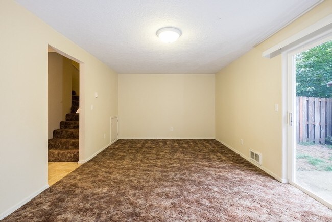 Building Photo - 2 Bedroom 1.5 bath in Forest Grove