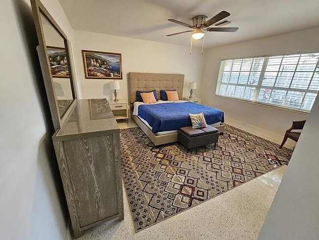 Building Photo - 406 Venetian Dr