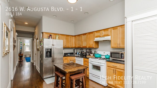 Foto del edificio - 2616 W Augusta Blvd