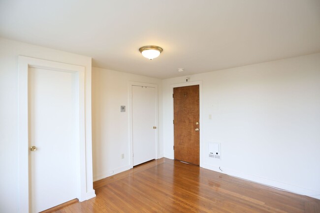 Building Photo - OPEN HOUSE:Thursday(12/28)6:45pm-7pm Charm...