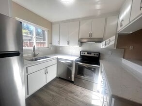 Building Photo - 603 Racquet Club Cir